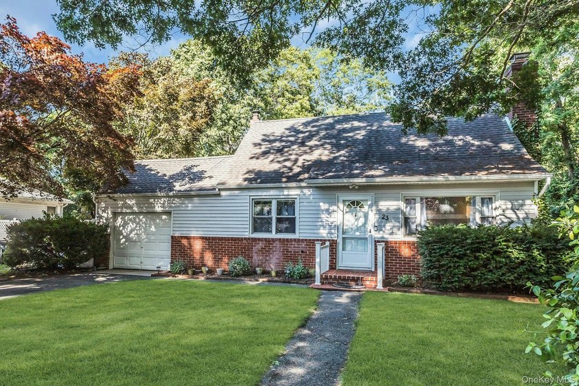 Welcome home to this beautiful 3/4 bedroom Cape Cod . The 4th - photo 3