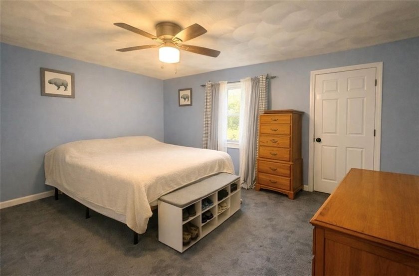 Welcome to this meticulously maintained three-bedroom ranch - photo 8