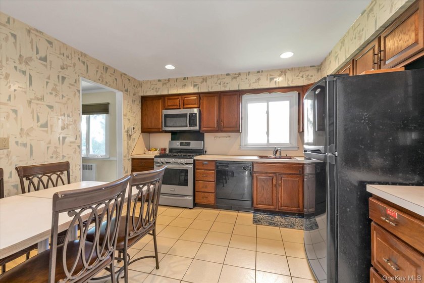Prime South Lindenmere Mid Block EXTENDED 5BR SPLIT--Added 4th - photo 10