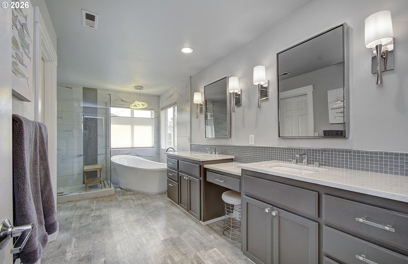 NEW LISTING. Living large on the shores of Fairview Lake. This - photo 16