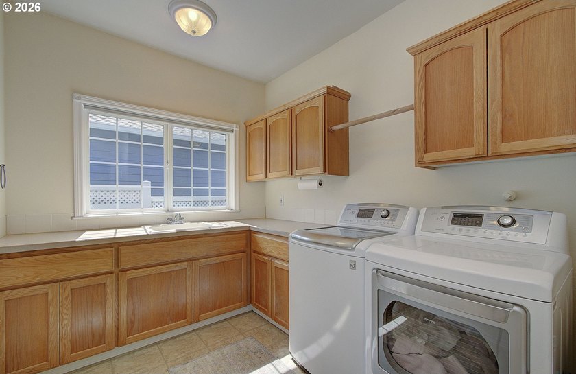 NEW LISTING. Living large on the shores of Fairview Lake. This - photo 21