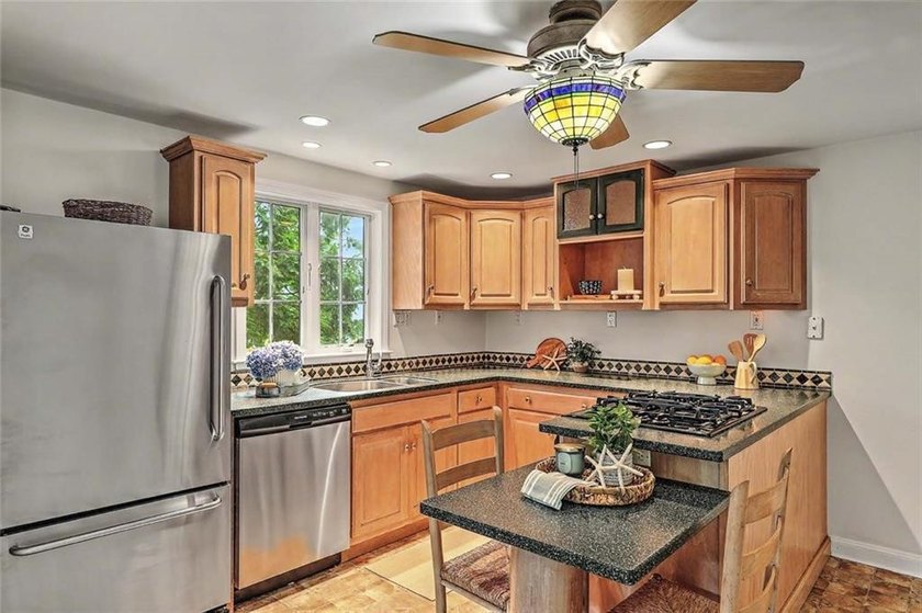 Welcome to this charming Cape Cod home in the desirable - photo 9