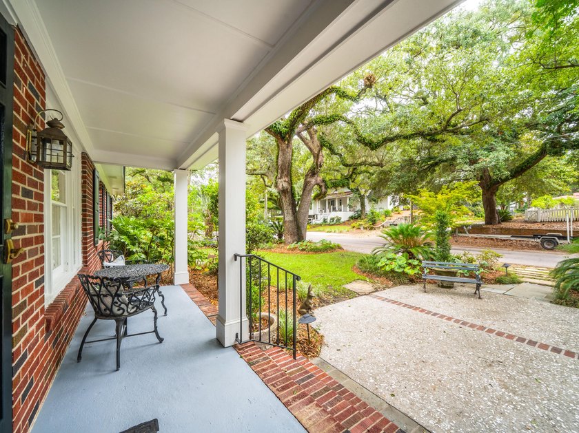 Welcome to 114 Live Oak Drive, a charming three-bedroom - photo 3