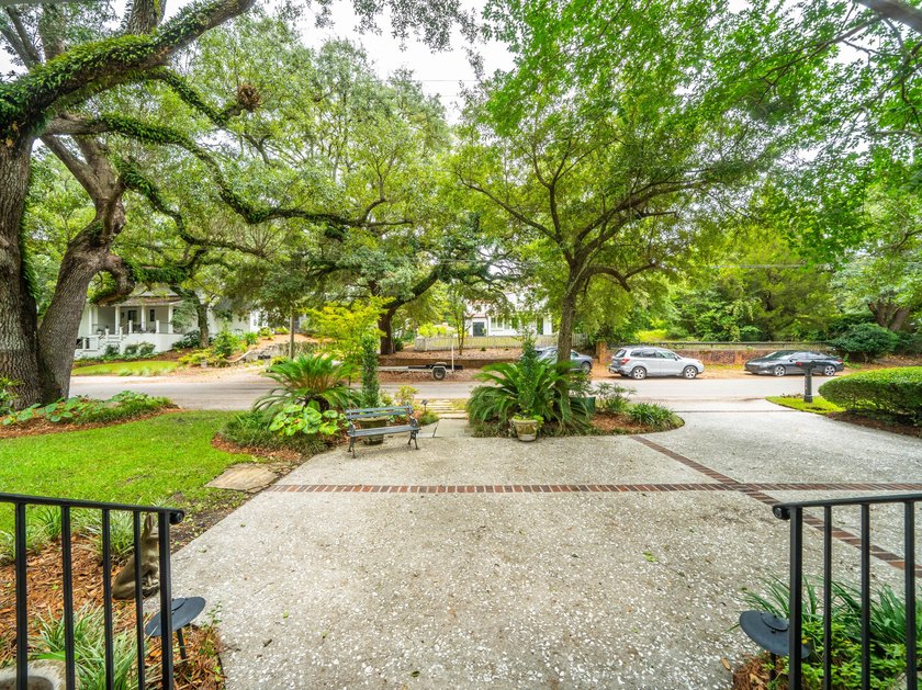 Welcome to 114 Live Oak Drive, a charming three-bedroom - photo 4
