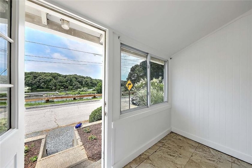 Welcome to this charming Riverside cottage, ideally located - photo 8