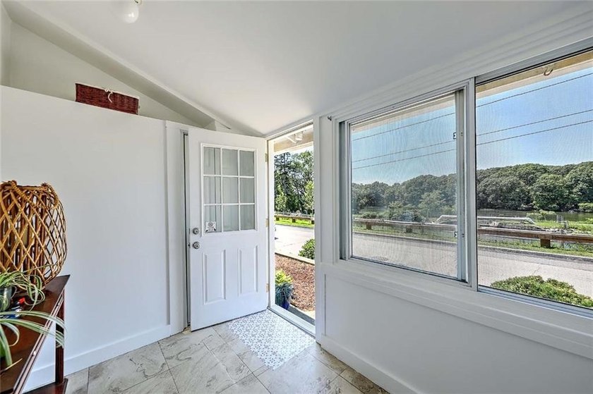 Welcome to this charming Riverside cottage, ideally located - photo 9