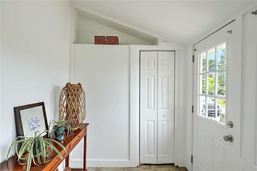 Welcome to this charming Riverside cottage, ideally located - photo 10