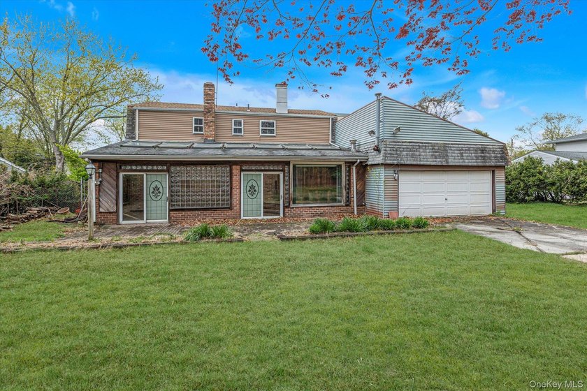 Welcome to 99 Wexford Dr, an expansive 3000 sq ft Colonial home - photo 23