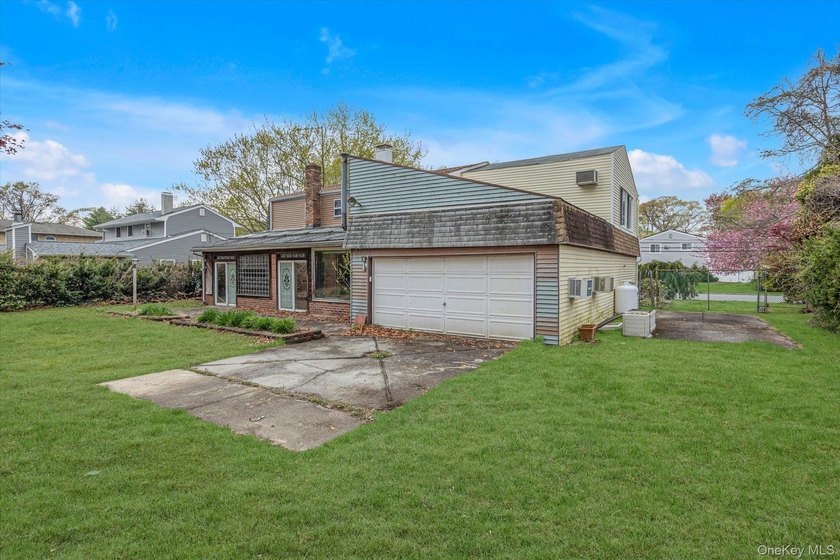 Welcome to 99 Wexford Dr, an expansive 3000 sq ft Colonial home - photo 24