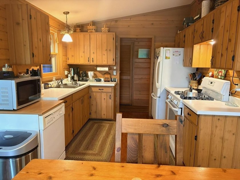 PAPOOSE LAKE GEM. This Turn-Key, fully furnished 3-bedroom, 2 - photo 10
