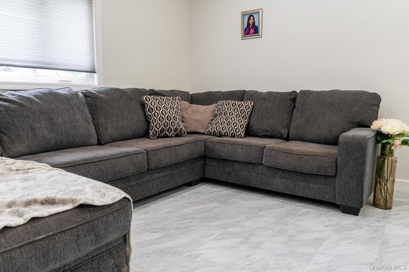 Set in the heart of Whitestone, this beautiful and recently - photo 8