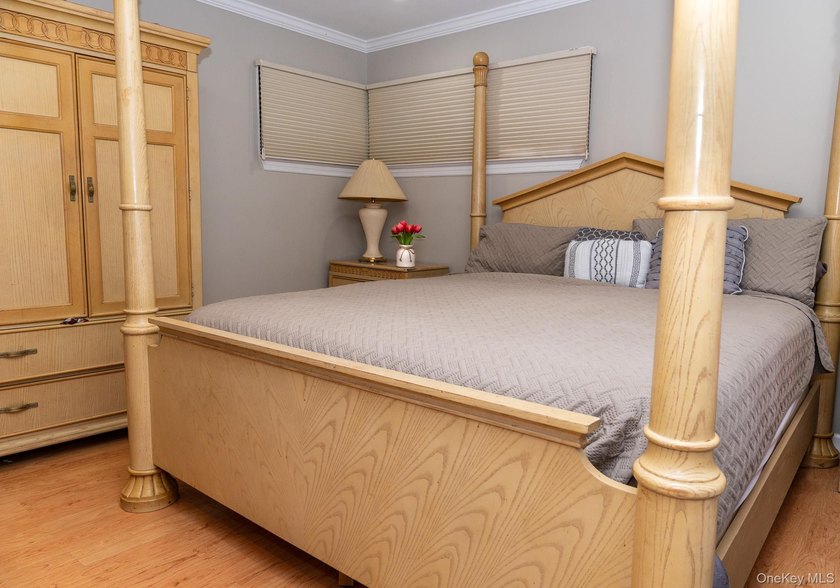 Set in the heart of Whitestone, this beautiful and recently - photo 9