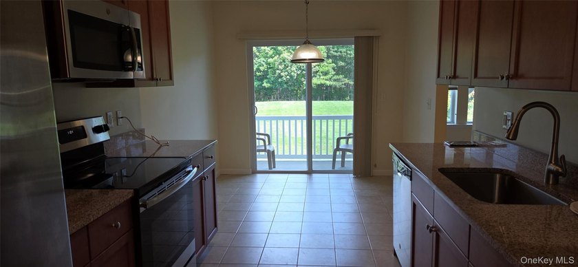 Enjoy resort-style living in this beautifully maintained - photo 4