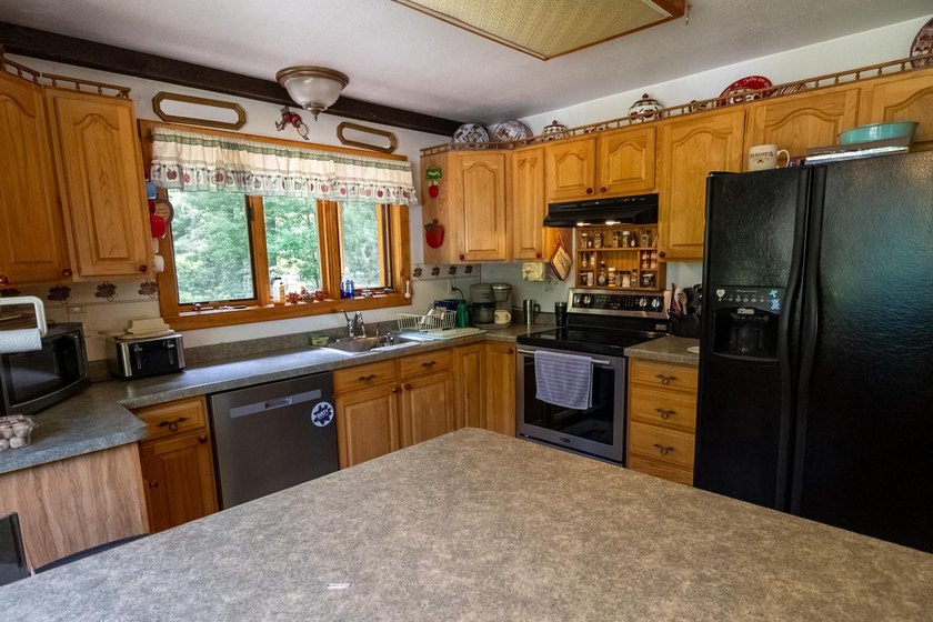 (208/JM) Enjoy Lake Living Without the Lake Price! This cozy - photo 8