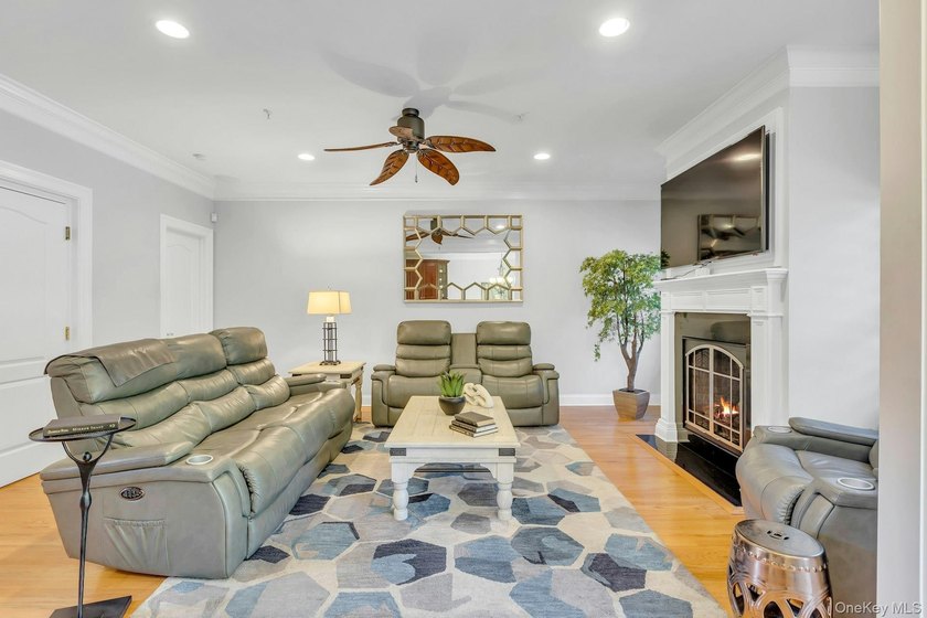 Welcome to effortless living in this beautifully maintained - photo 9