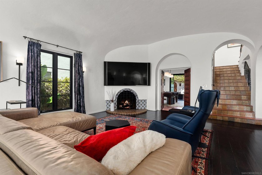 Exceptional 1929 Spanish Revival estate w/private casita - photo 8
