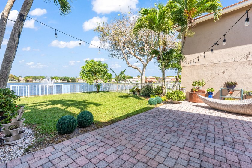 Lakefront 3 bedroom, 2.5 bathroom home located in the gated - photo 11