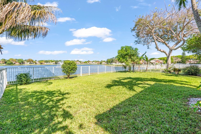 Lakefront 3 bedroom, 2.5 bathroom home located in the gated - photo 12