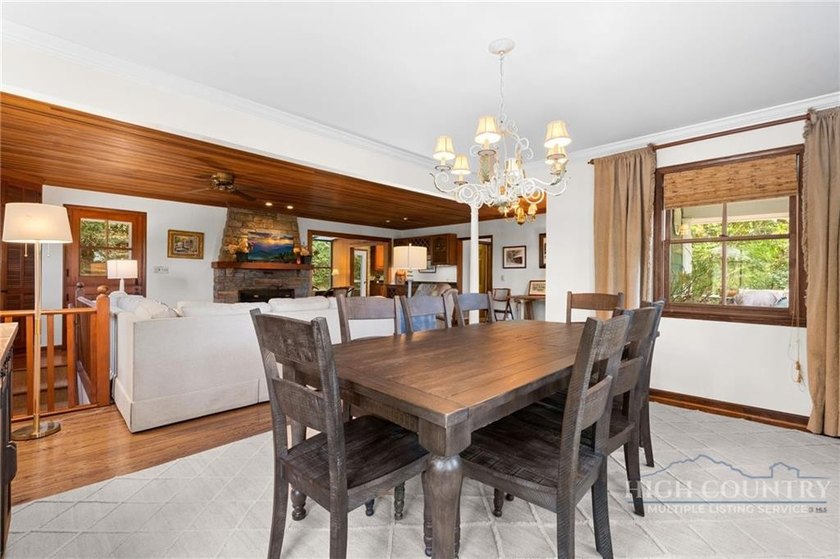 True Blowing Rock Cottage Charm on the Prestigious Blowing Rock - photo 13