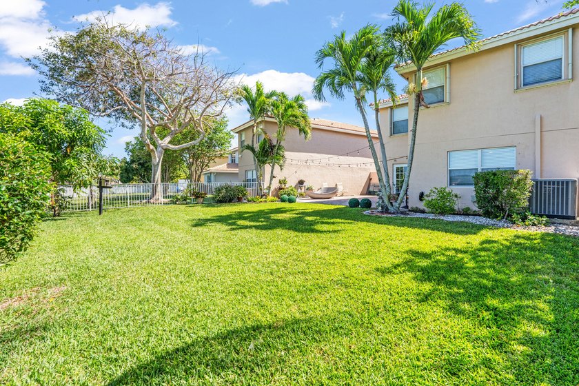 Lakefront 3 bedroom, 2.5 bathroom home located in the gated - photo 13