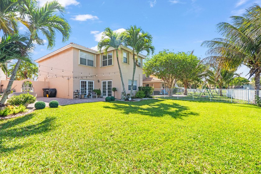 Lakefront 3 bedroom, 2.5 bathroom home located in the gated - photo 14