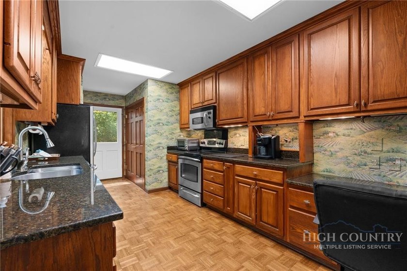 True Blowing Rock Cottage Charm on the Prestigious Blowing Rock - photo 15