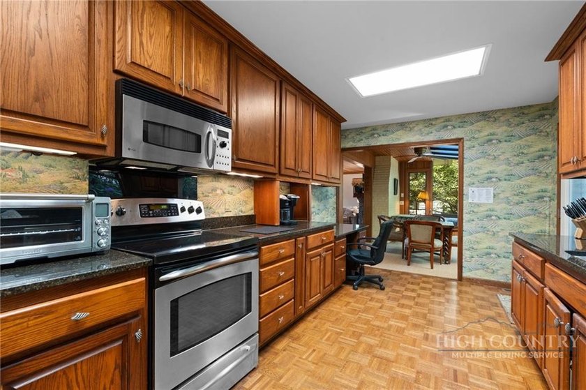 True Blowing Rock Cottage Charm on the Prestigious Blowing Rock - photo 16