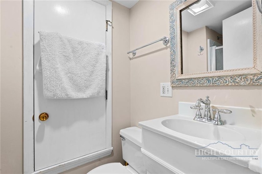 True Blowing Rock Cottage Charm on the Prestigious Blowing Rock - photo 23
