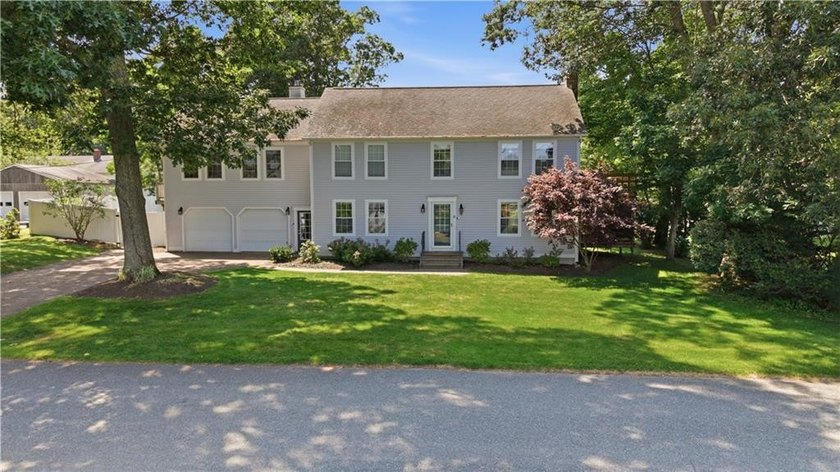 Beautifully updated and thoughtfully designed, this spacious - photo 3