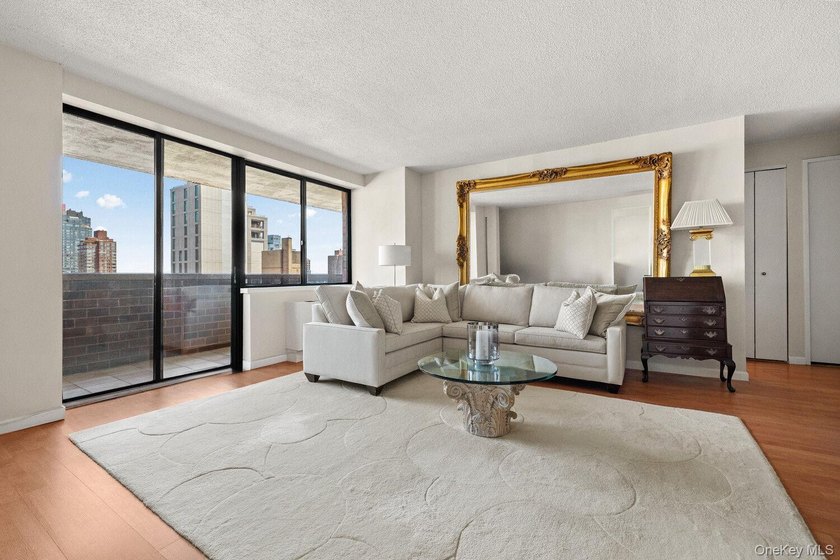 Perched on the 20th floor of a full-service Upper East Side - photo 4