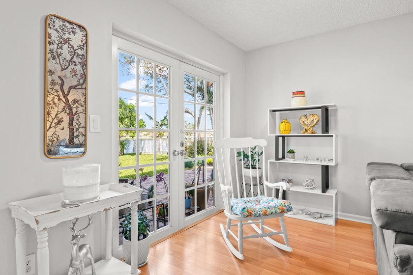 Lakefront 3 bedroom, 2.5 bathroom home located in the gated - photo 24