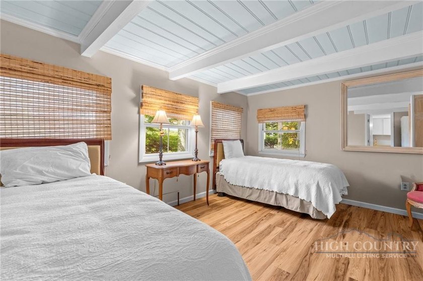True Blowing Rock Cottage Charm on the Prestigious Blowing Rock - photo 26