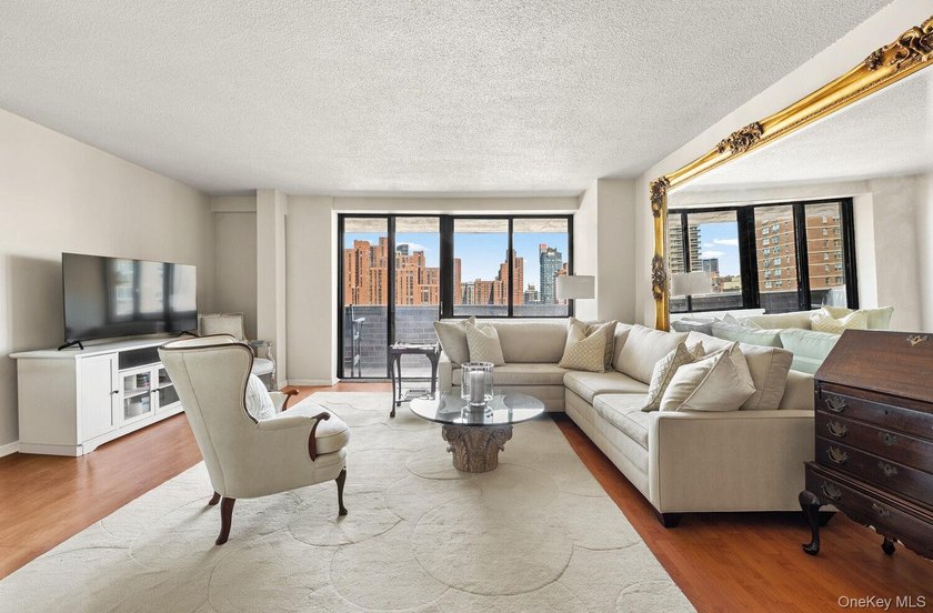 Perched on the 20th floor of a full-service Upper East Side - photo 6