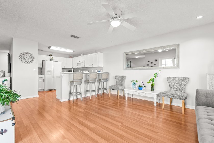 Lakefront 3 bedroom, 2.5 bathroom home located in the gated - photo 31