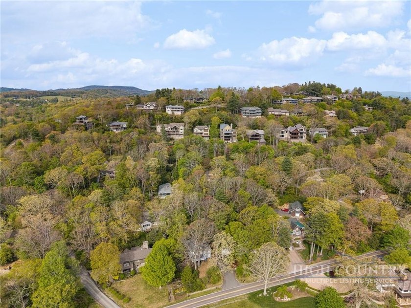 True Blowing Rock Cottage Charm on the Prestigious Blowing Rock - photo 34