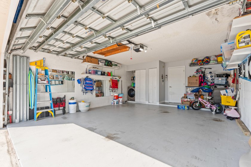 Lakefront 3 bedroom, 2.5 bathroom home located in the gated - photo 39