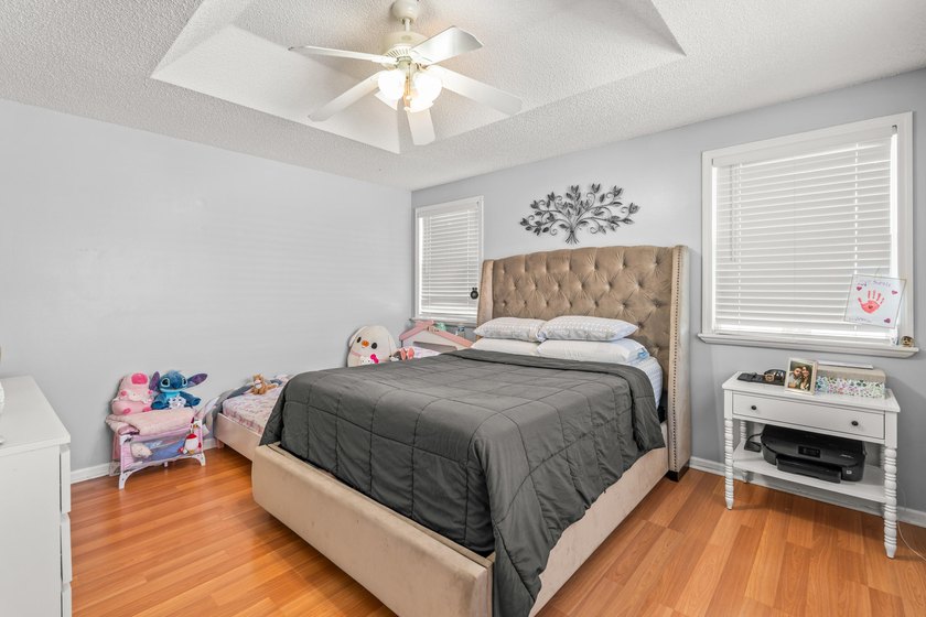 Lakefront 3 bedroom, 2.5 bathroom home located in the gated - photo 40