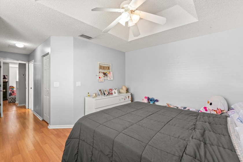 Lakefront 3 bedroom, 2.5 bathroom home located in the gated - photo 41