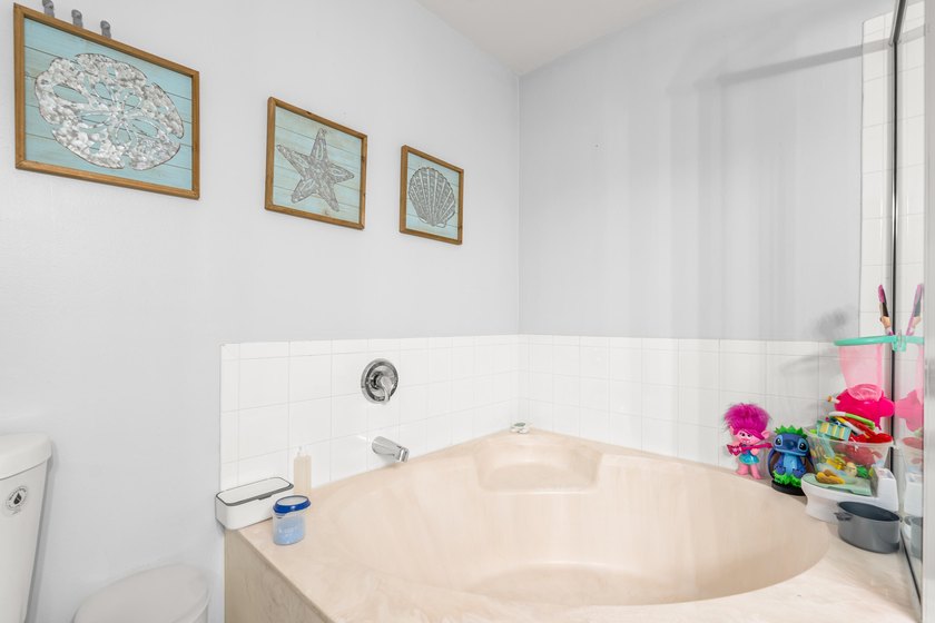 Lakefront 3 bedroom, 2.5 bathroom home located in the gated - photo 43