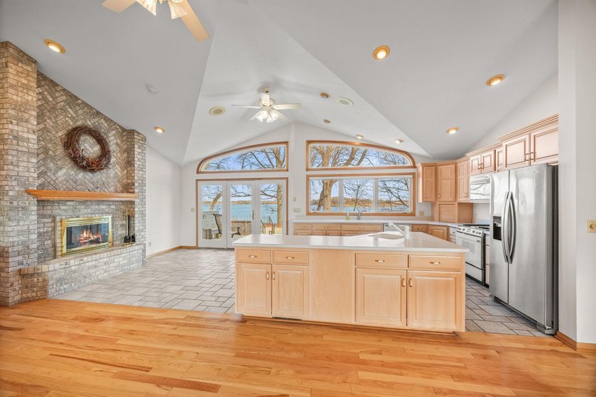 Discover lakeside living at its best in this beautifully - photo 4