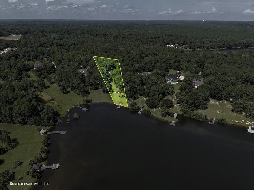 Private gated entrance, 4 sprawling acres, and 108 feet of lake - photo 38