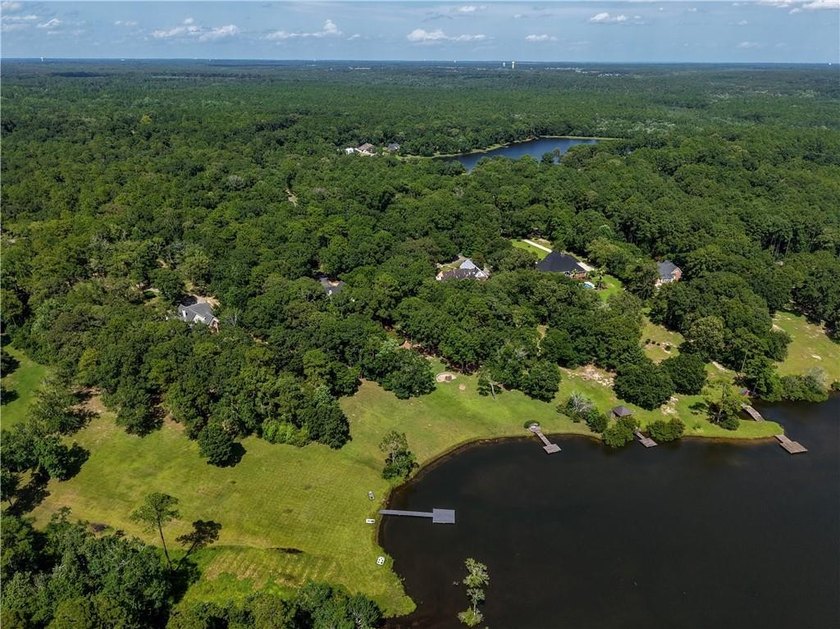 Private gated entrance, 4 sprawling acres, and 108 feet of lake - photo 41