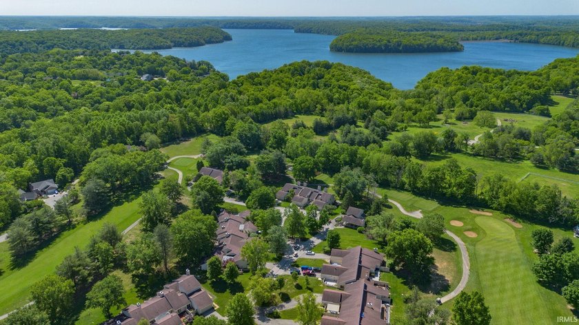 Rare opportunity in Eagle Pointe's Greenridge community! Located - photo 2