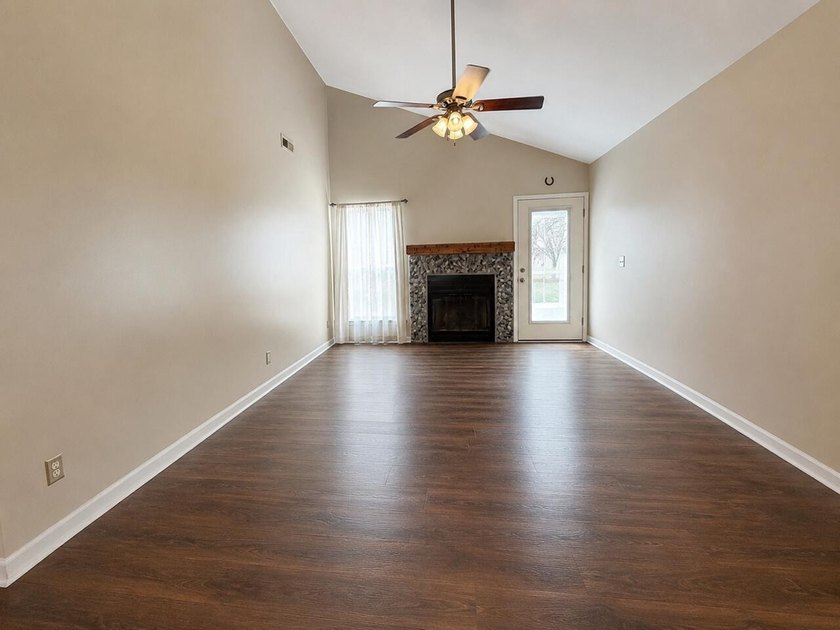 Welcome to 923 E Estates Boulevard, a charming single-story - photo 7