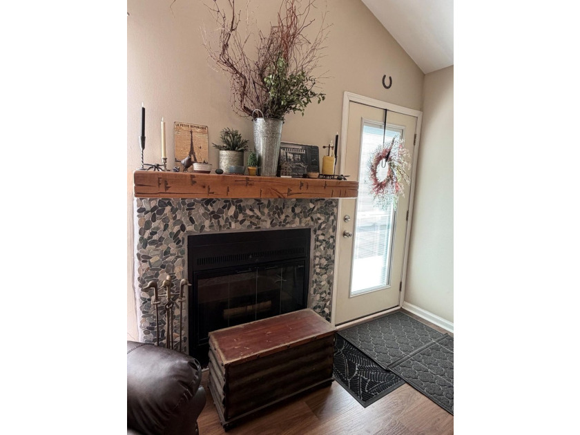 Welcome to 923 E Estates Boulevard, a charming single-story - photo 8