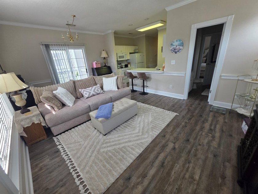 This lovely condo offers one bedroom, one full bath and is - photo 5
