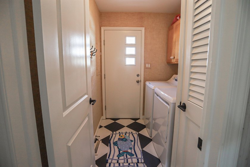 Amazing Location. Just 1.5 blocks to Stone Harbor's beautiful - photo 32