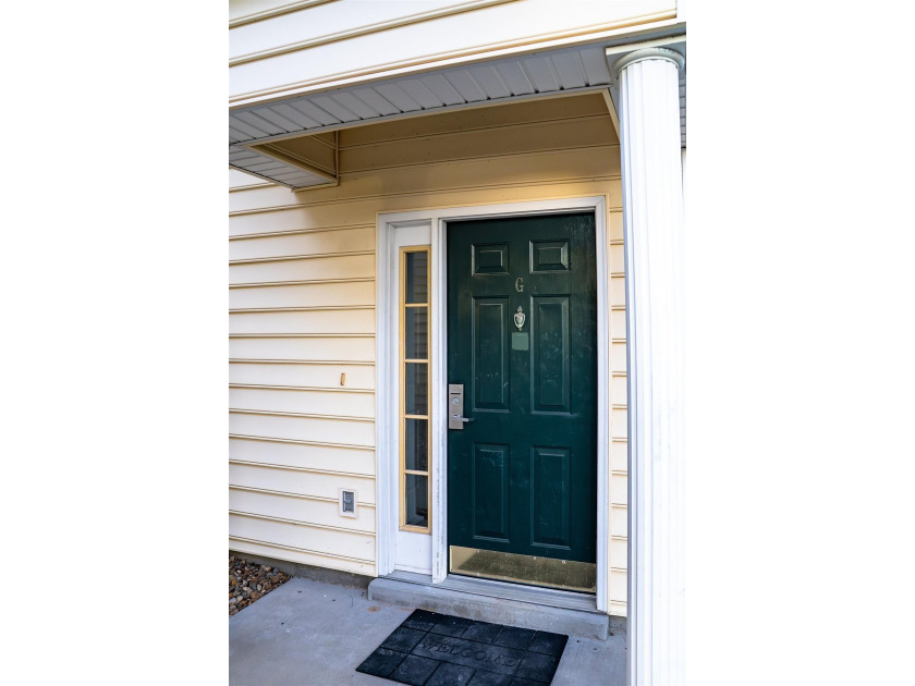 Welcome to your new 2 bed/2 bathroom condo located in the - photo 2
