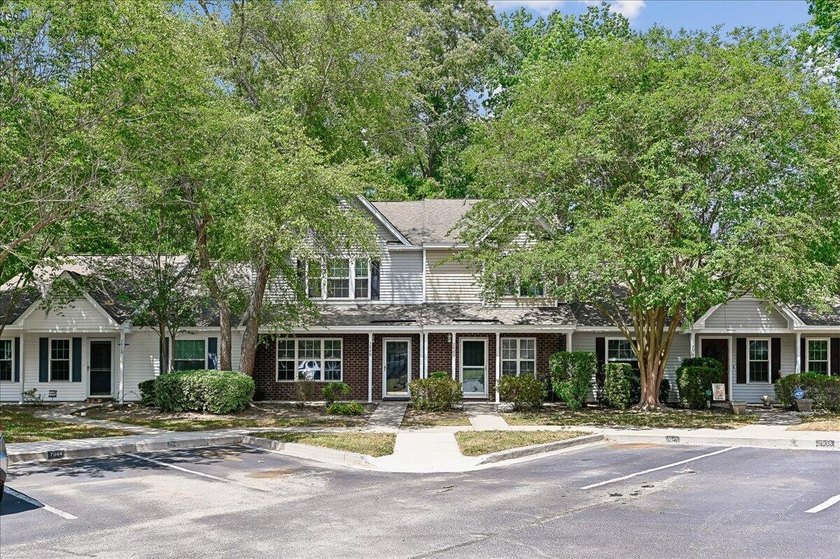 Welcome to 7948 Shadow Oak Drive in North Charleston, located in - photo 4