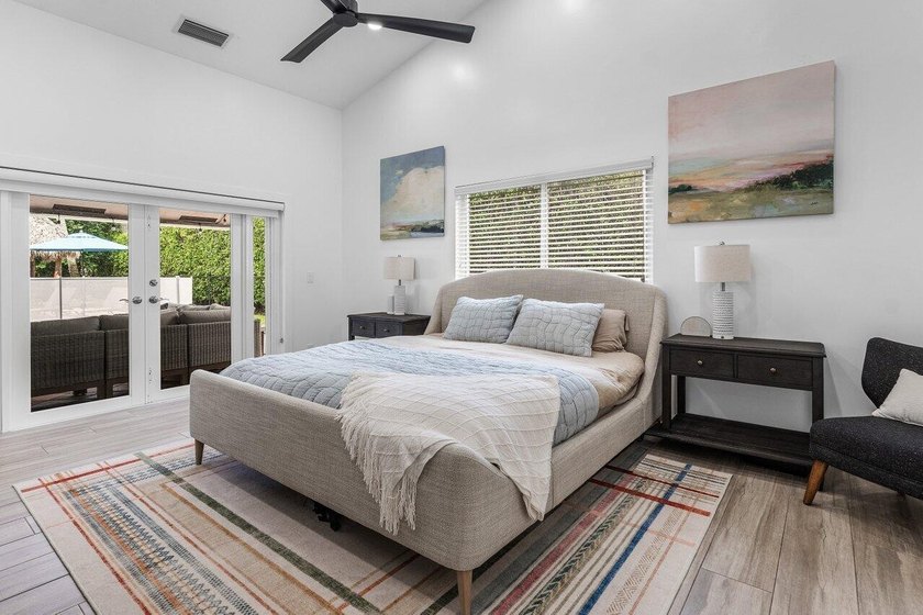 Stunning, fully renovated 4 BD, 2.5 BA residence situated on an - photo 11